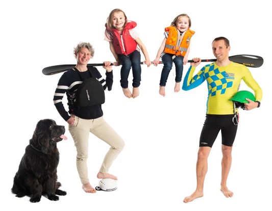 Familienfoto auf weißem Hintergrund